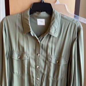 Harper olive green button down top. Jrs. L